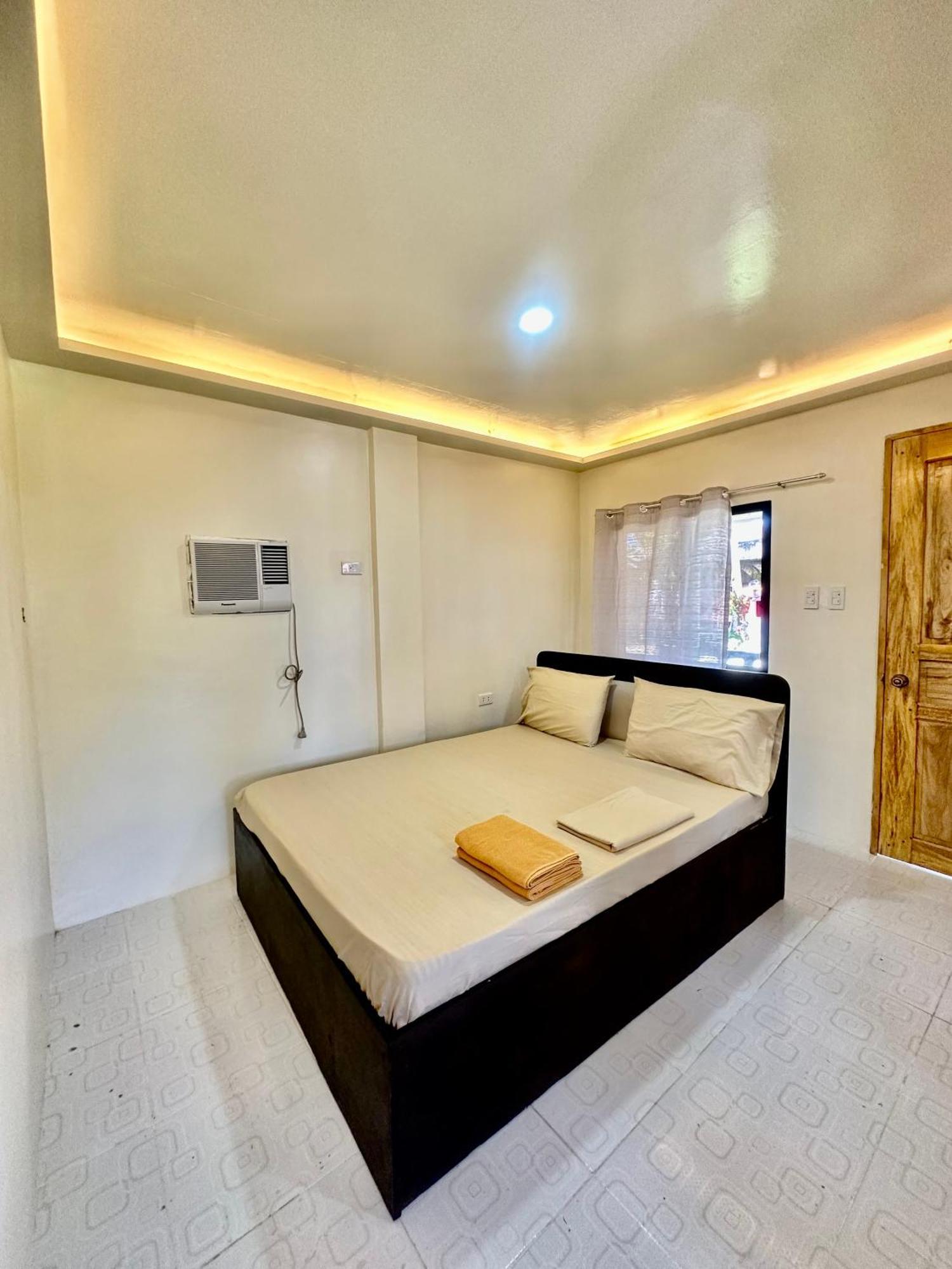 Cris & Mar Homestay Burgos  Luaran gambar