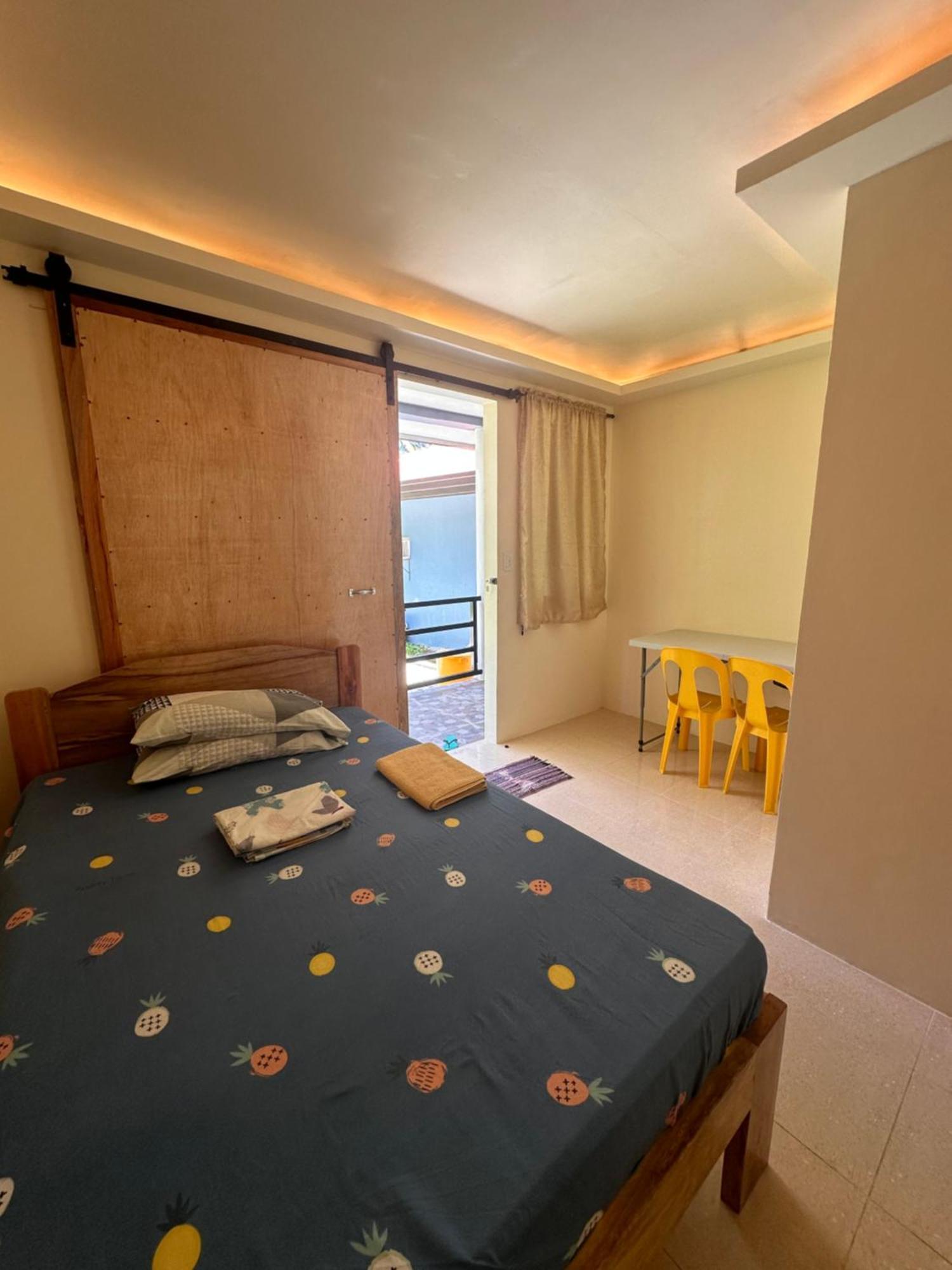 Cris & Mar Homestay Burgos  Luaran gambar