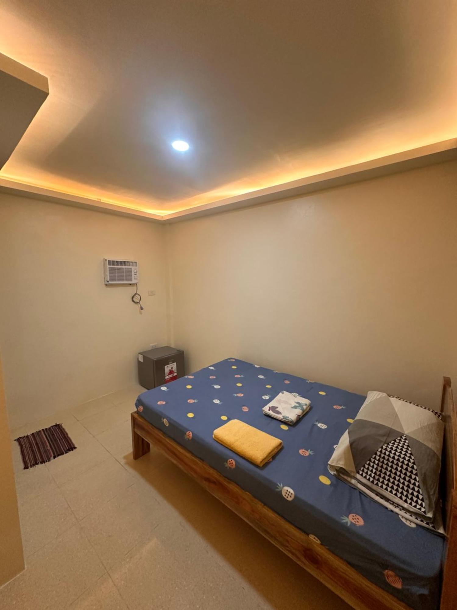 Cris & Mar Homestay Burgos  Luaran gambar