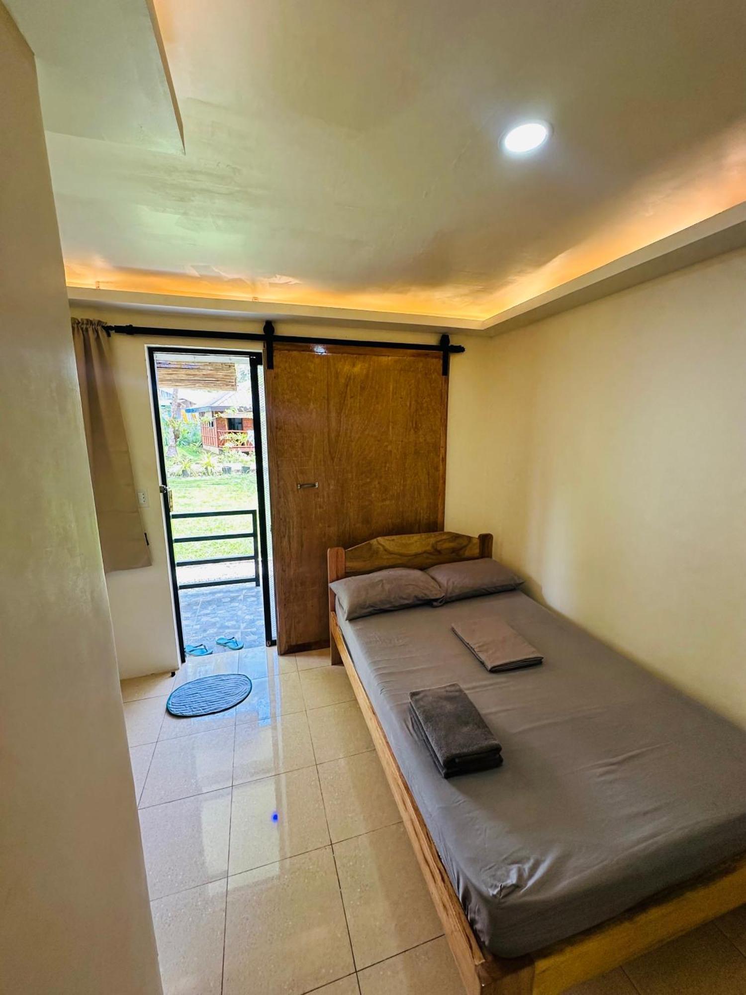 Cris & Mar Homestay Burgos  Luaran gambar