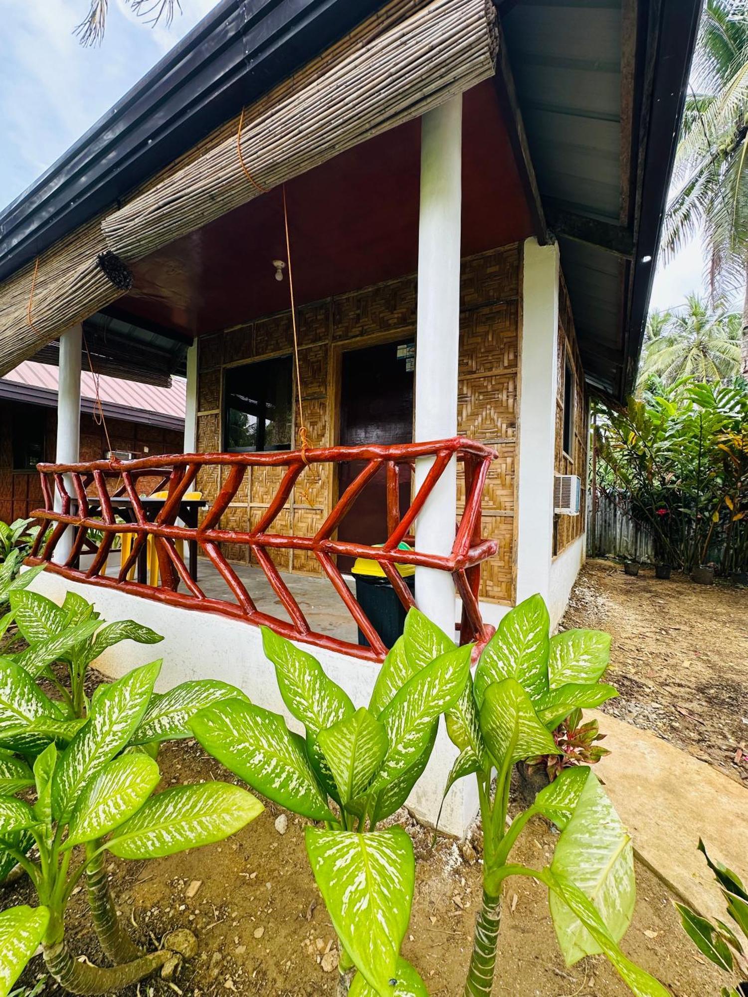 Cris & Mar Homestay Burgos  Luaran gambar